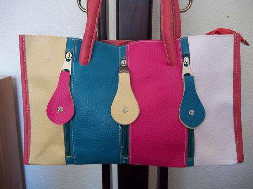 **LATE ENTRY**Colorful PU leather Ladies bag Bag in PINK .For a fun day out. A Great buy!