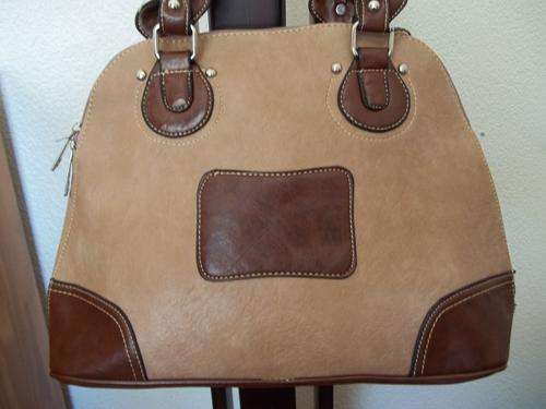ONLY ONE***Stunning Ladies leather Bag in CAMEL.  Great quality,A Great buy!