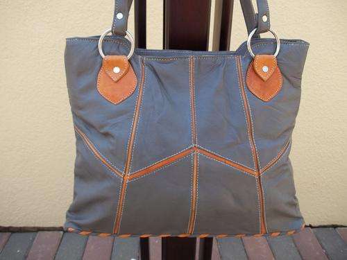 ***NEW ARRIVALS***Stunning Real Leather Hand Bag in GREY. A great buy!.Great quality