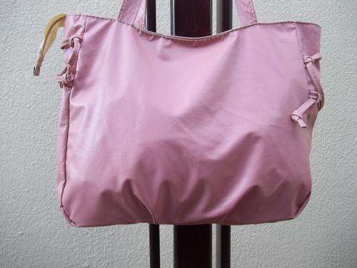 **HOT Designer style ladies hand bag PINK leather LOOK . Make Fashion statement