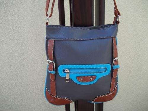 MEDIUM SIZE PU leather SHOULDER Bag in BLACK . A Great buy!Great Quality!