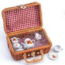 **NEW** 9 pcs PORCELAIN PICNIC TEA SET in WICKER BASKET- Makes a great gift!