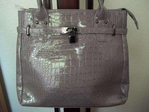 New Arrival***Stunning LadiesPATENT pu leather Bag in  GREY padlock Bag.  Great quality,A Great buy!