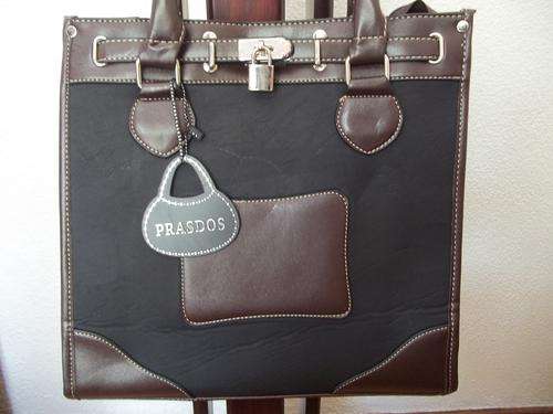 New Arrival***Stunning Ladies leather Bag in  BLACK padlock Bag.  Great quality,A Great buy!