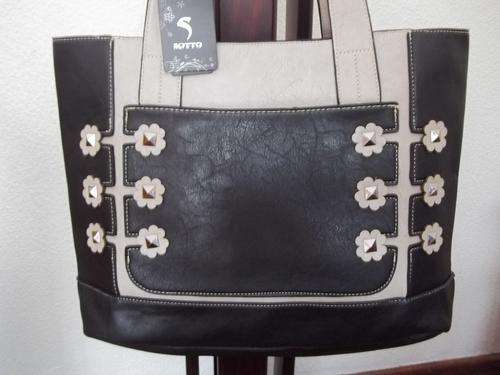 **LAST ONE**Stunning Ladies leather Bag in BLACK.  A Great buy! Great Quality! Must have Elegance.