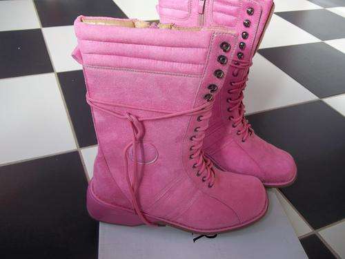 LATE ENTRY**#Beautiful ladies Suede BOOTS In PINK, A must have for this winter- SIZE6