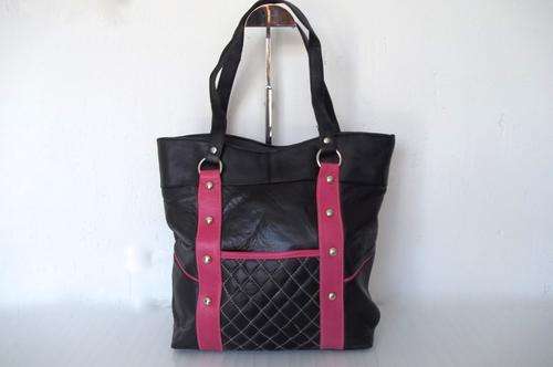 *Only one*Stunning REAL LEATHER HAND BAG in Black and Red- Great quality, great Buy!