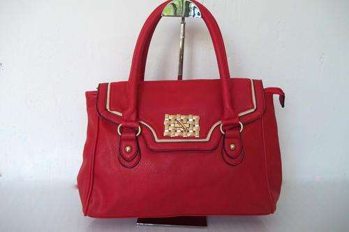 ***NEW ARRIVALS***Stunning Ladies bonded leather Bag in Red.  A Great buy! Excellent quality!