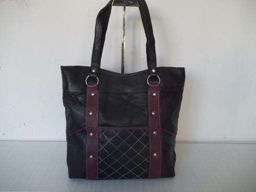 New Arrivals*Only one*Stunning REAL LEATHER HAND BAG  in Black- Great quality, Great buy!