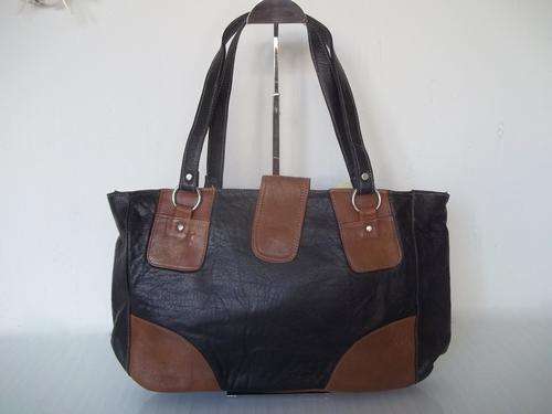 Only One!**stunning REAL leather LARGE TRAVEL/HAND Bag in Black & Brown. Travel in STYLE!