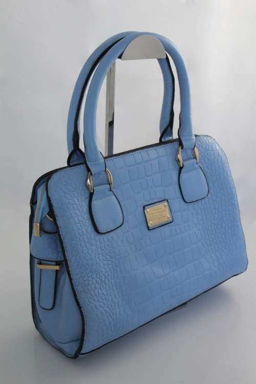 **ONLY ONE**Elegant Faux Crocodile leather bag in Blue-step out in style!