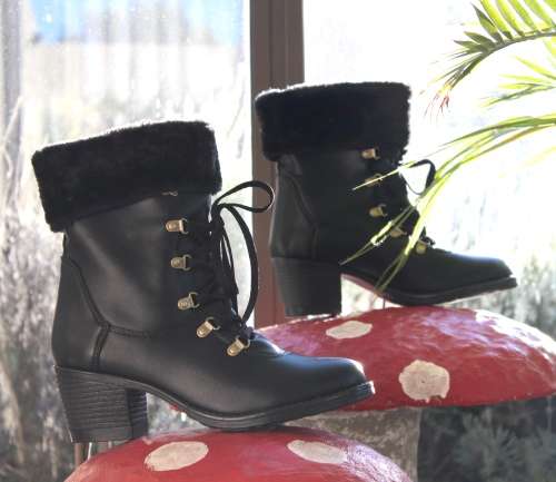 **Made in Italy**Luxury women's full soft Fur-Trim & inner Lined- Boots in Black-size6- Gorgeous!