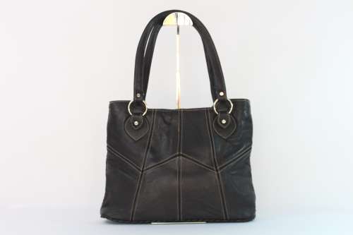 Stunning 100% Geniune LAMB LEATHER HANDBAG in Black- Classical style!