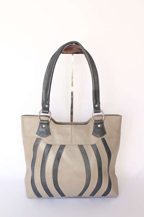 Stunning REAL LEATHER HANDBAG - Classical style!