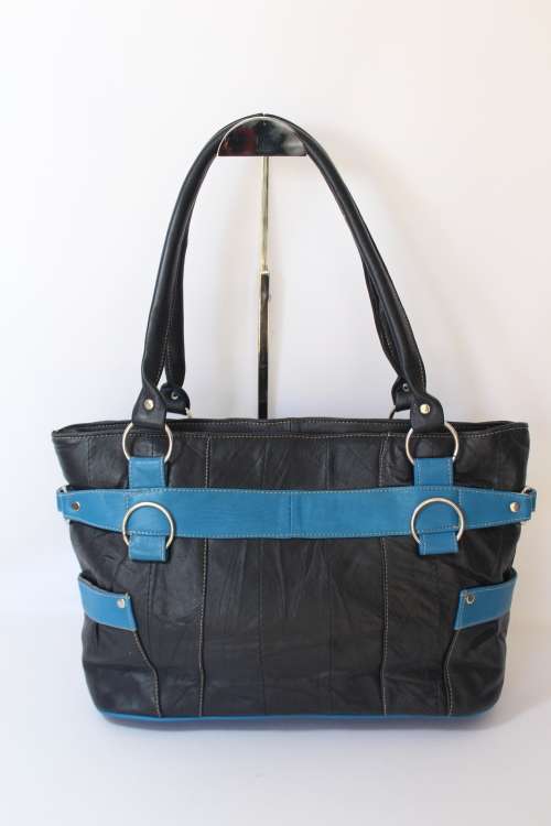Stunning REAL LEATHER HANDBAG - Classical style!