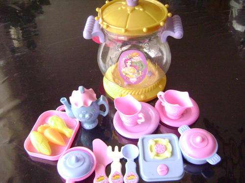 Beautiful kids tea set.**Ideal for any Princess** 18 piece all in a beautiful container
