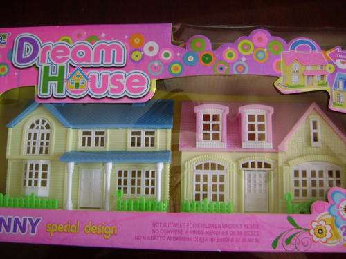 Beautiful carry case Doll house with 17 PLAY PIECES!!!