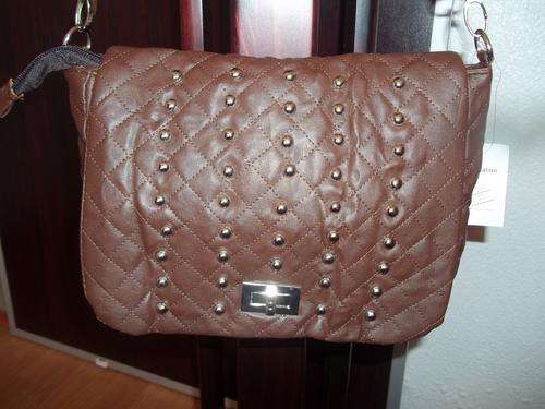 Beautiful designer style ladies Soft leather look hand bag in   BROWN padded style. Very elegant