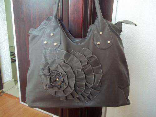 Beautiful designer style ladies Soft leather look hand bag in  BLACK. A MUST HAVE!!