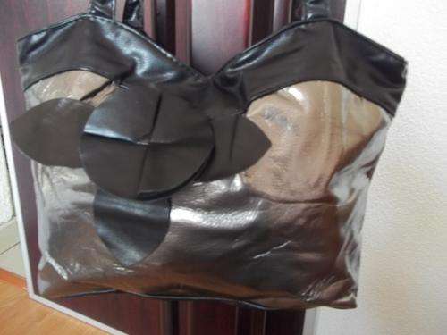 Beautiful designer style ladies Soft leather look hand bag in BRONZE & BLACK!