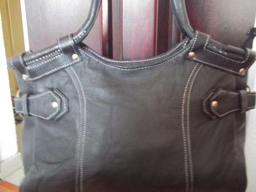 **LAST ONE**stunning 100%  Genuine leather  Hand Bag in  BLACK. Great modern style, made to last!