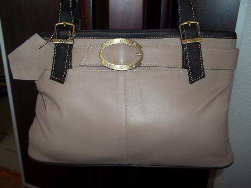 **Stunning*** 100%  Genuine leather  Hand Bag in Gorgeous TAN. Great modern style, made to last!