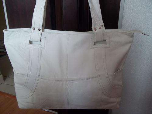 **ONLY ONE**stunning 100%  Genuine leather LARGE TRAVEL Bag in  WHITE. TRAVEL IN STYLE!