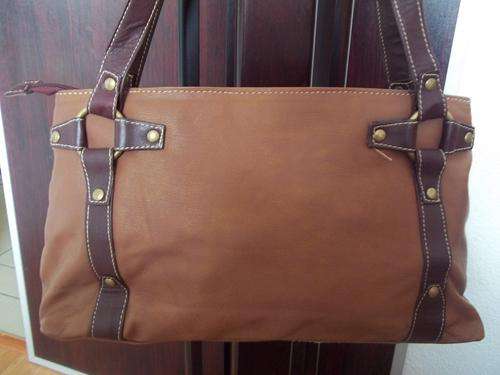 **ONLY ONE**stunning 100%  Genuine leather  Hand Bag in  BROWN. Great modern style, made to last!