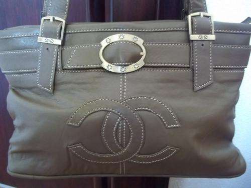 **ONLY ONE**stunning 100%  Genuine leather Bag: Camel BROWN. Great modern style, made to last!