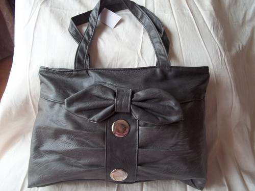 Beautiful ladies Soft leather look hand bag in GREY!. Great everyday hand bag.
