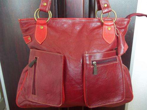 **STUNNING**100%  Genuine leather  Hand Bag in a gorgeous RED!. GREAT QUALITY, MONEY BACK G/TEE