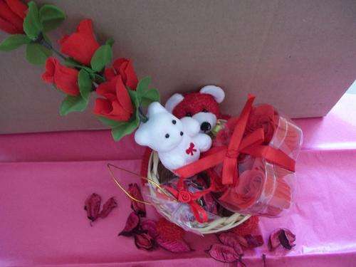 Perfect HAMPER for the perfect Valentines Gift. Get yours now!! (POSTAGE IS FREE!!)
