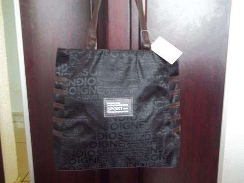 Beautiful ladies Satin and leather hand bag in BLACK!!. Great everyday hand bag.
