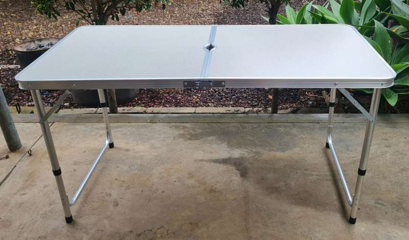 1.2 m Folding camping table
