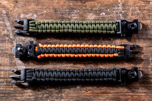Perfect for Father's Day: Survival paracord bracelet with compass, flint and multitool