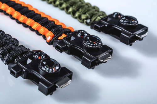 Perfect for Father's Day: Survival paracord bracelet with compass, flint and multitool