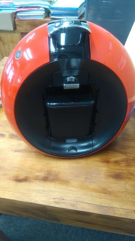 Nescafe - Dolce Gusto Coffee Machine - Red