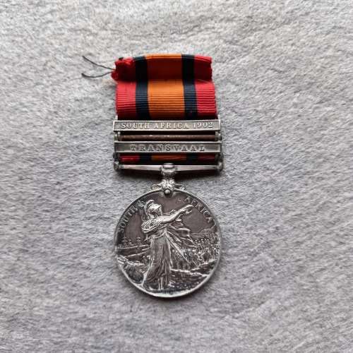 1 X FULL SIZE BOER WAR MEDAL. AWARDED TO TPR. G.W. DEMMER No. 1729. STEINAECKER`S H. WITH RIBBON