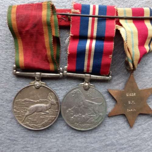 1 X WW1 MEDAL. S. SWAIN 8TH S.A.I. : 4 X WW2 MEDALS S.T. SWAIN. No. 51632.