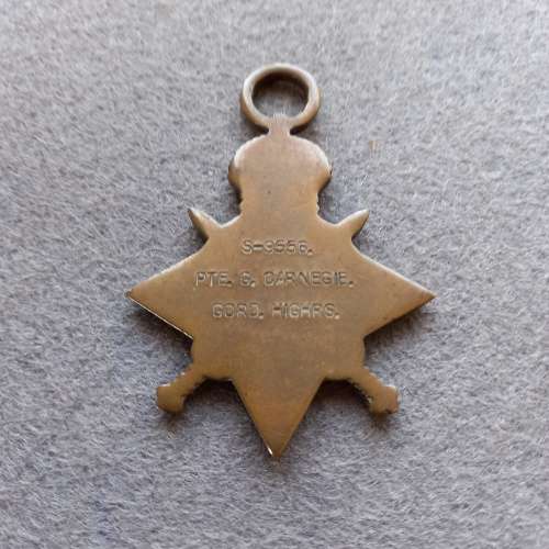 1 X WW 1 FULL SIZE BRITHISH STAR MEDAL AWARDED TO S-9556 PTE. G. CARNEGIE GORD. HIGHRS.