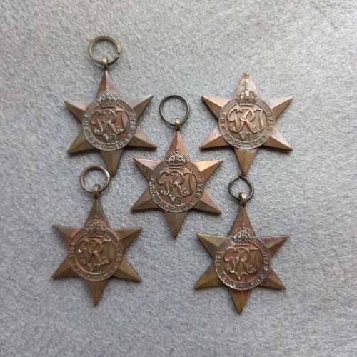 4 X FULL SIZE: THE 1939-1945 STAR MEDAL. 1 X FULL SIZE: THE AFRICA STAR MEDAL. ALL UN-NAMED