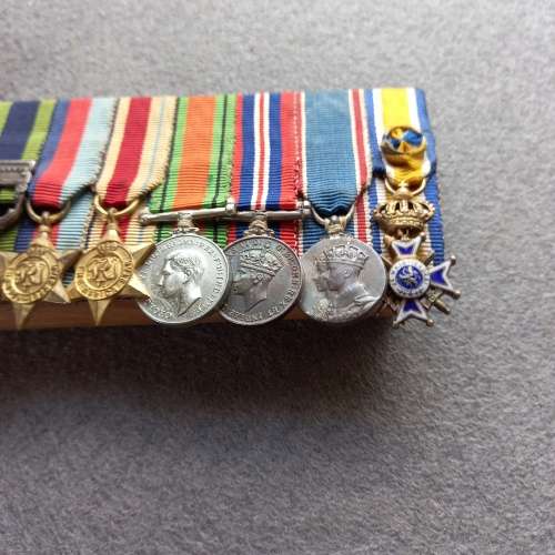 STUNNING WW1andWW2- 9 X MINIATURE MEDAL PIECE IN AMAZING CONDITION WITH RIBBONS AND BAR