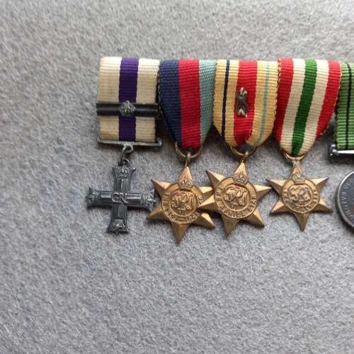 6 X WW2 MINI-MEDALS COMPLETE WITH RIBBONS AND BAR