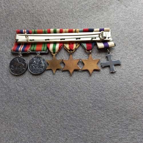 6 X WW2 MINI-MEDALS COMPLETE WITH RIBBONS AND BAR