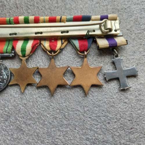 6 X WW2 MINI-MEDALS COMPLETE WITH RIBBONS AND BAR