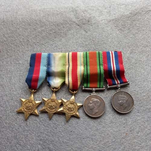 SET OF 5 X WW2 MINI-MEDALS COMPLETE WITH BAR AND RIBBONS
