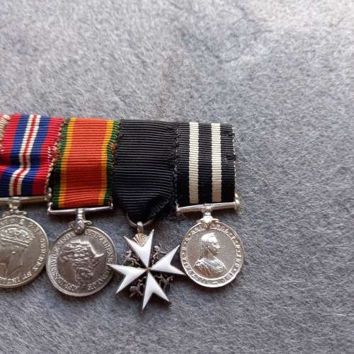 5 x WW1 @ WW2 MINI-MEDALS COMPLETE WITH RIBBONS AND BAR
