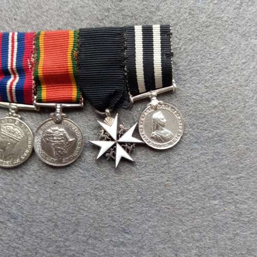 5 x WW1 @ WW2 MINI-MEDALS COMPLETE WITH RIBBONS AND BAR