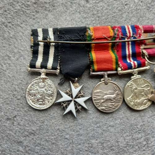 5 x WW1 @ WW2 MINI-MEDALS COMPLETE WITH RIBBONS AND BAR
