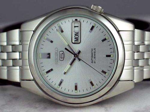 SEIKO MENS AUTOMATIC SEETHRU SILVER WATCH UNIQUE SNK355 at R1 no reserve!!
